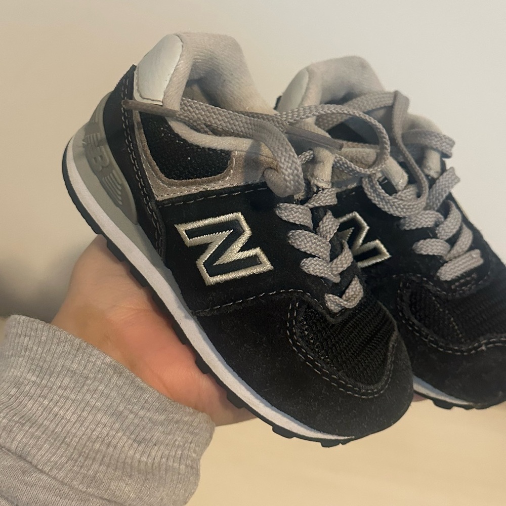 New Balance Kids Black and Gray Sneakers7c